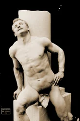 Eugen Sandow, klassisessa antiikin kreikkalais-roomalaisessa poseerauksessa, noin 1894.